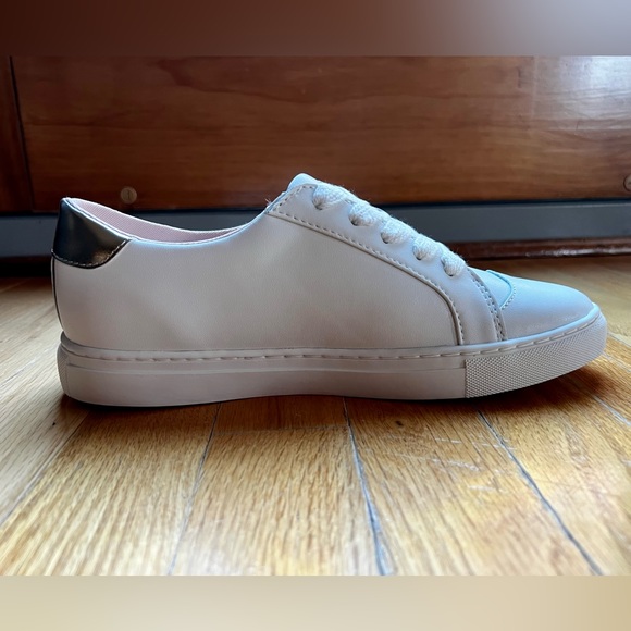 🆕 Kate Spade Fez Sneakers, Optic White / Pale Gold, 7.5 - Picture 4 of 9